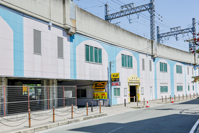 タイムズ枚方市駅前